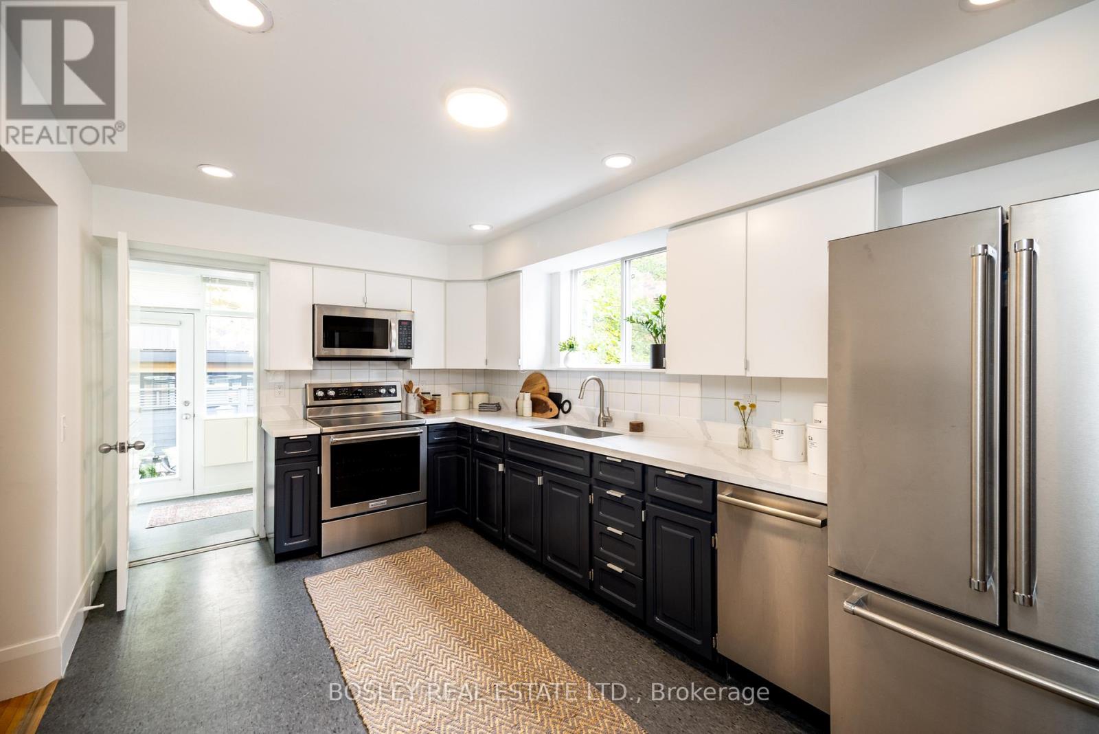 12 Coleridge Avenue, Toronto, Ontario  M4C 4H5 - Photo 11 - E12479002