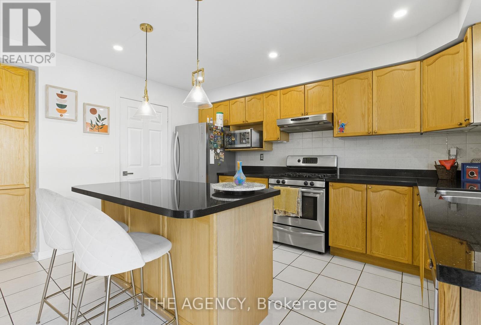 12 Robert Attersley Drive E, Whitby, Ontario  L1R 3E3 - Photo 12 - E12479006