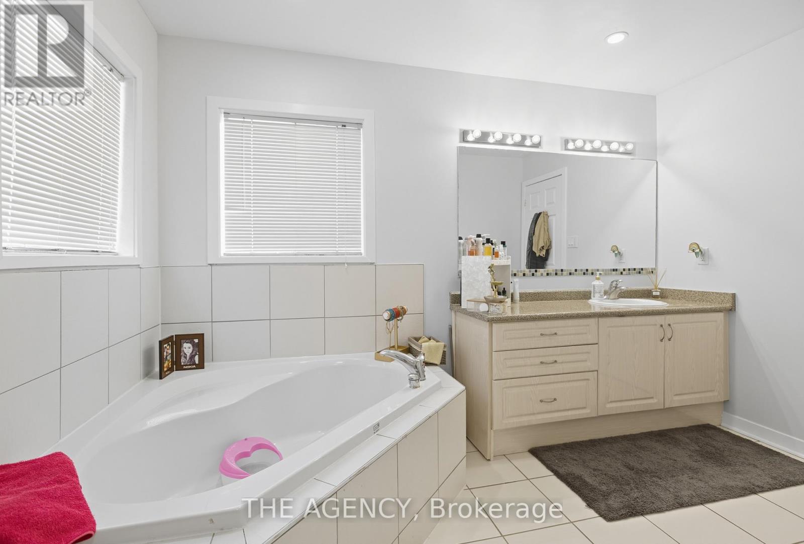 12 Robert Attersley Drive E, Whitby, Ontario  L1R 3E3 - Photo 25 - E12479006
