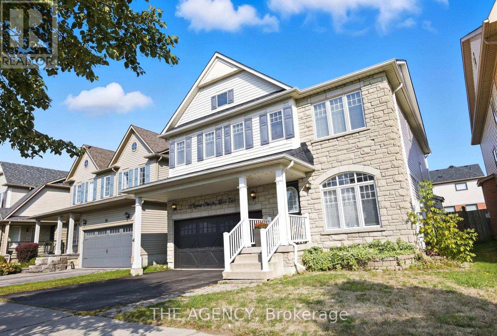 12 Robert Attersley Drive E, Whitby, Ontario  L1R 3E3 - Photo 4 - E12479006