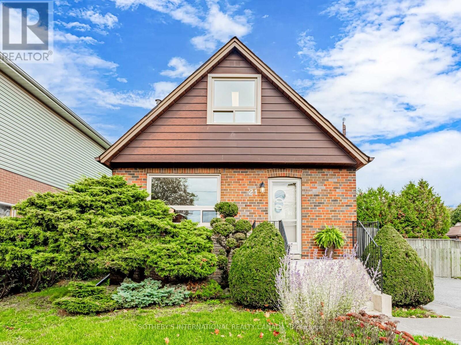 21 TRIPP CRESCENT, Toronto, Ontario