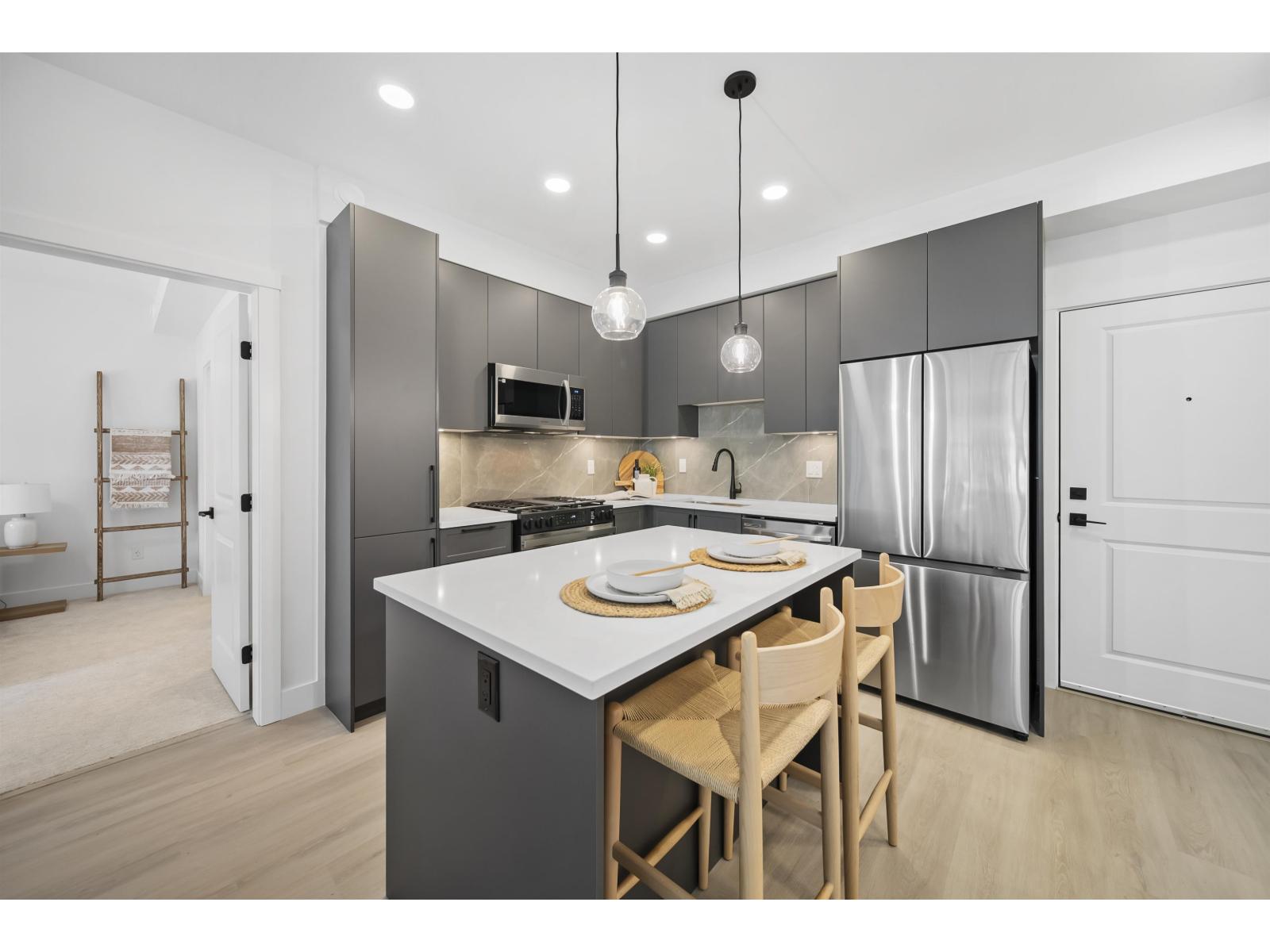 112 3438 146a Street, Surrey, British Columbia  V0V 0V0 - Photo 1 - R3061365