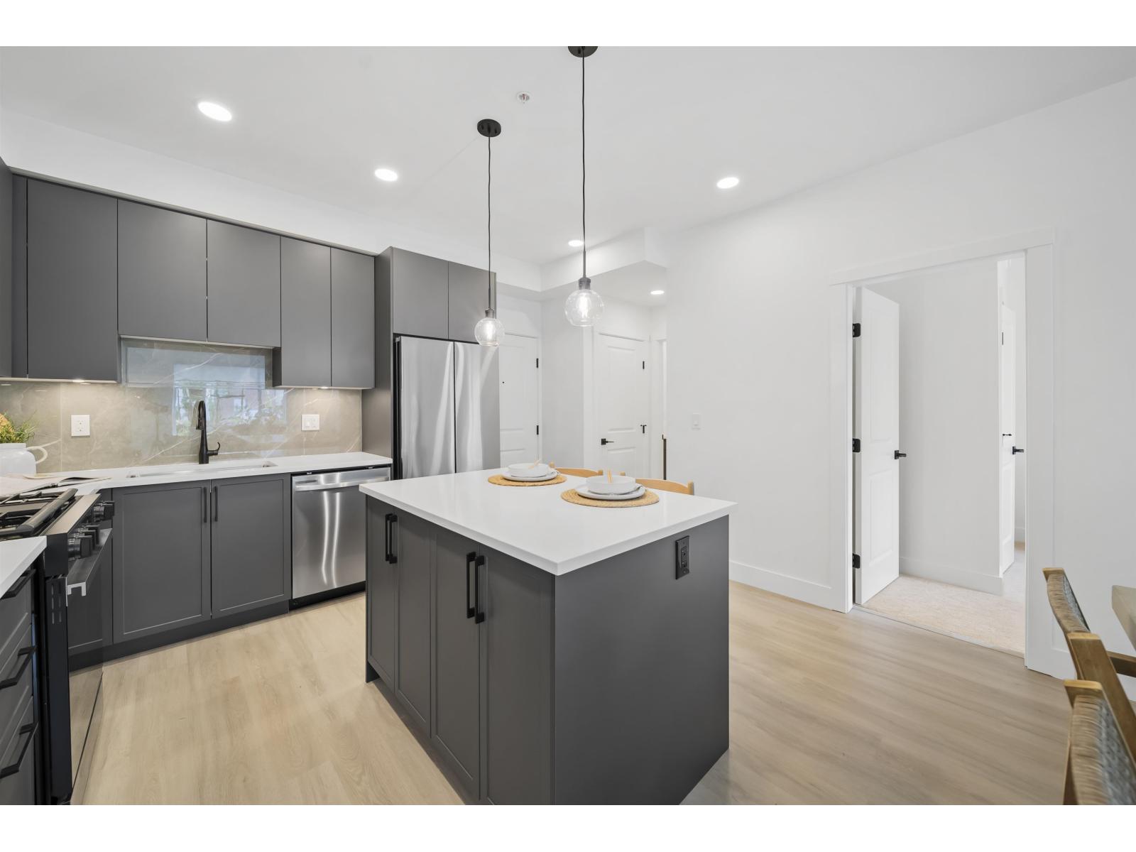 112 3438 146a Street, Surrey, British Columbia  V0V 0V0 - Photo 2 - R3061365