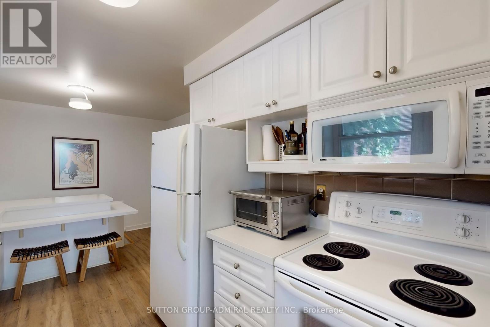 46 Merrylynn Drive, Richmond Hill, Ontario  L4C 5A9 - Photo 10 - N12478940