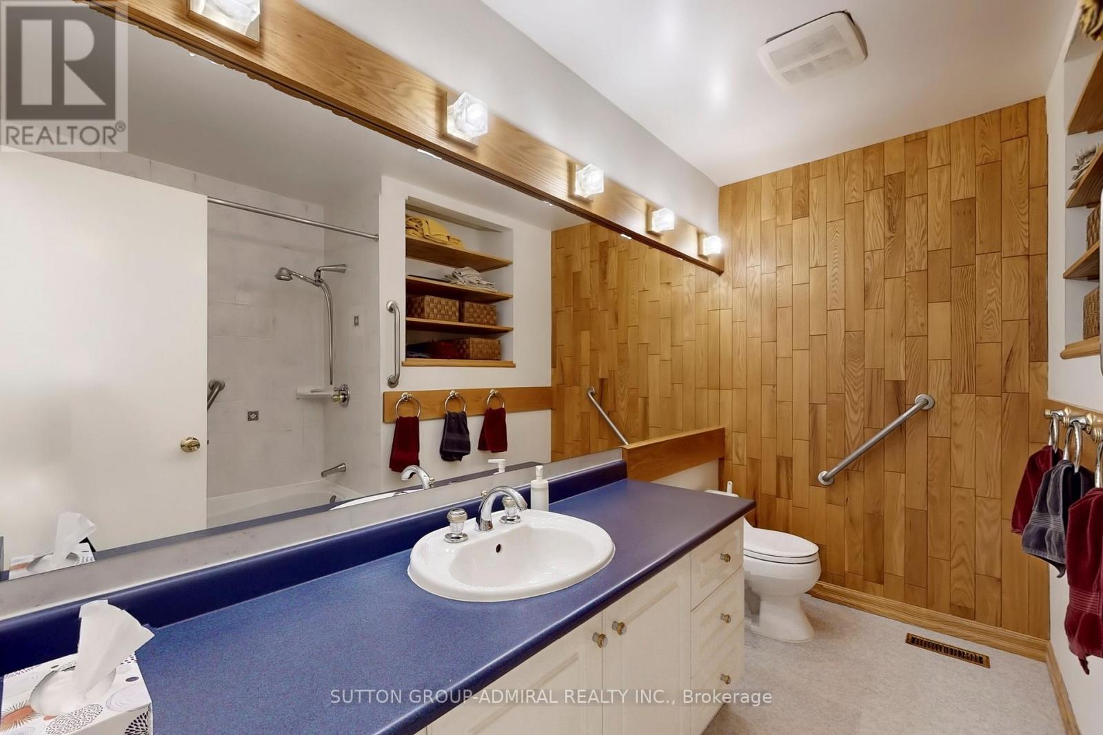 46 Merrylynn Drive, Richmond Hill, Ontario  L4C 5A9 - Photo 19 - N12478940