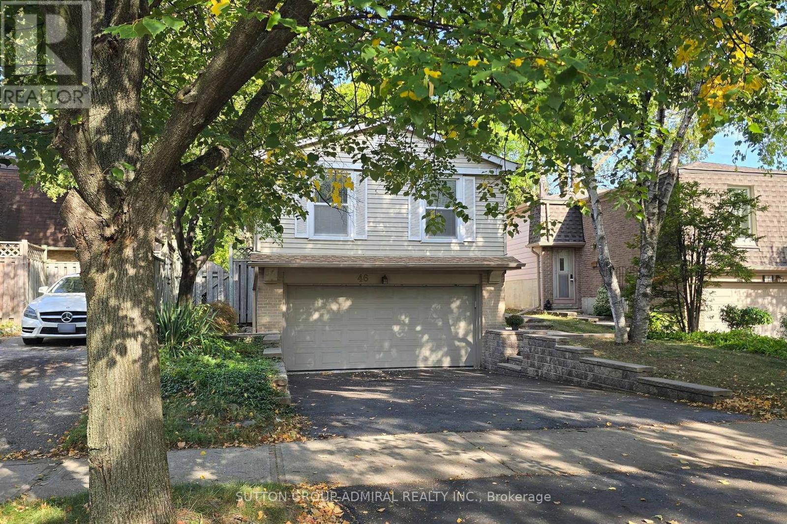 46 Merrylynn Drive, Richmond Hill, Ontario  L4C 5A9 - Photo 2 - N12478940