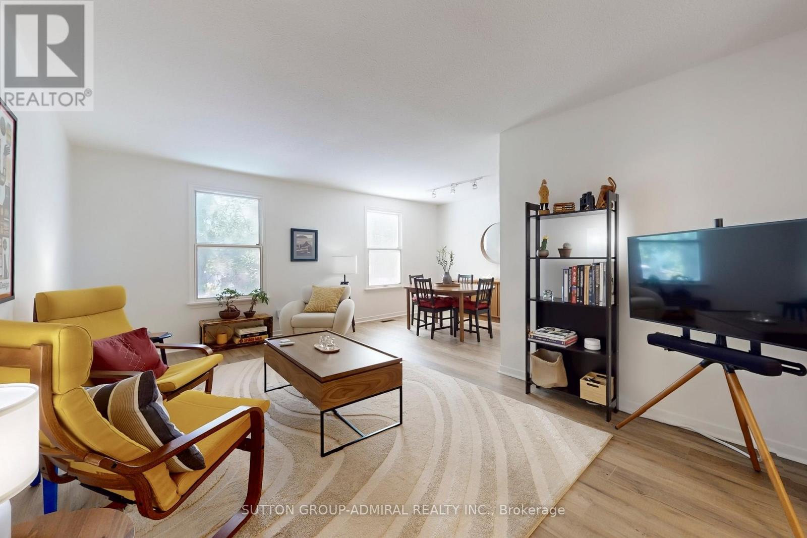 46 Merrylynn Drive, Richmond Hill, Ontario  L4C 5A9 - Photo 3 - N12478940