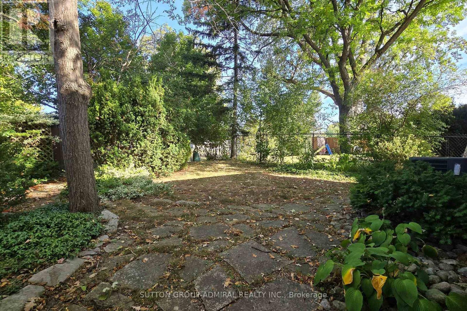 46 Merrylynn Drive, Richmond Hill, Ontario  L4C 5A9 - Photo 30 - N12478940