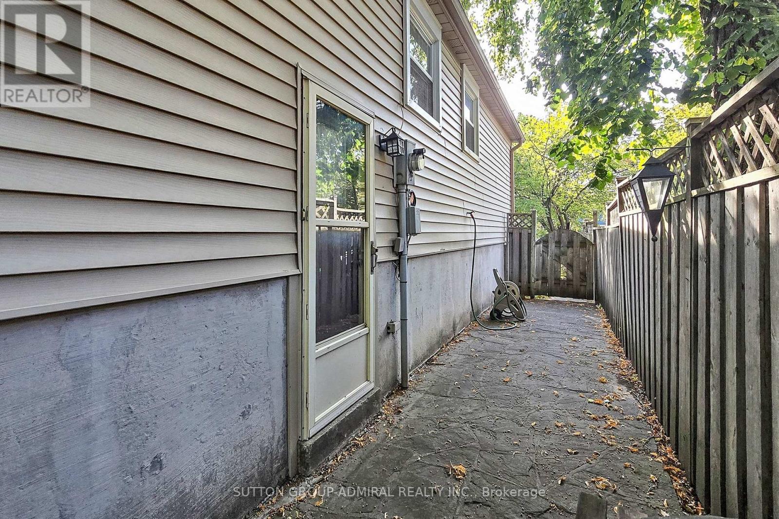 46 Merrylynn Drive, Richmond Hill, Ontario  L4C 5A9 - Photo 31 - N12478940