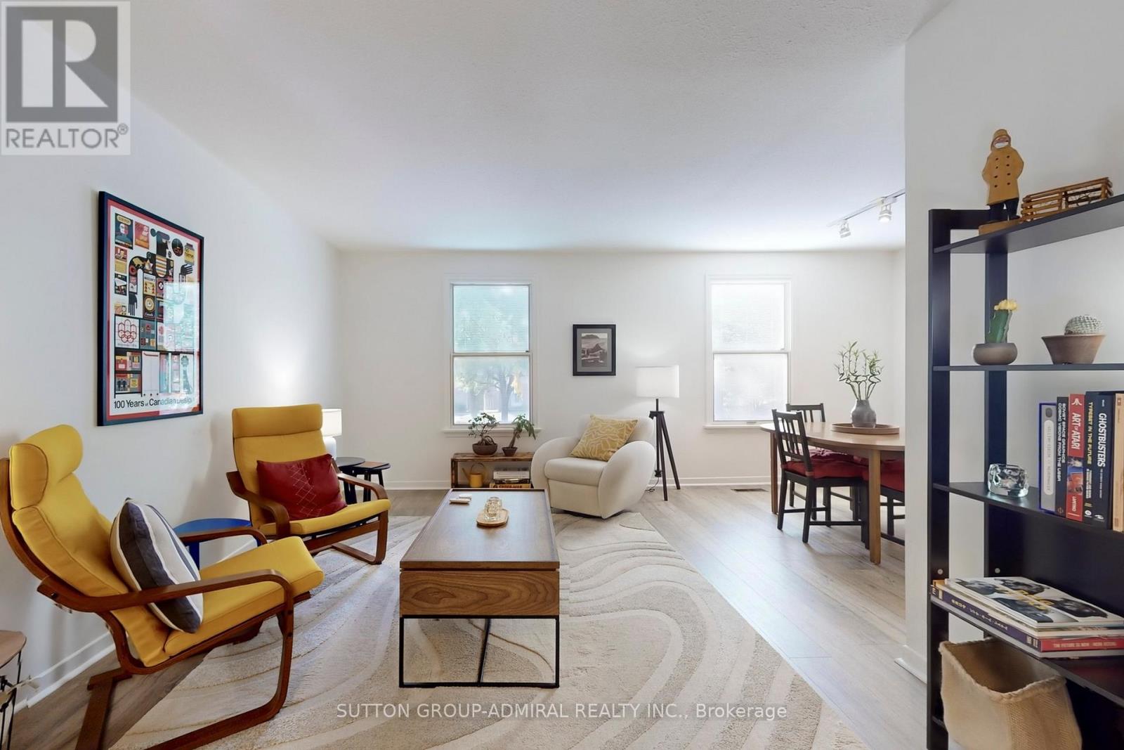 46 Merrylynn Drive, Richmond Hill, Ontario  L4C 5A9 - Photo 4 - N12478940