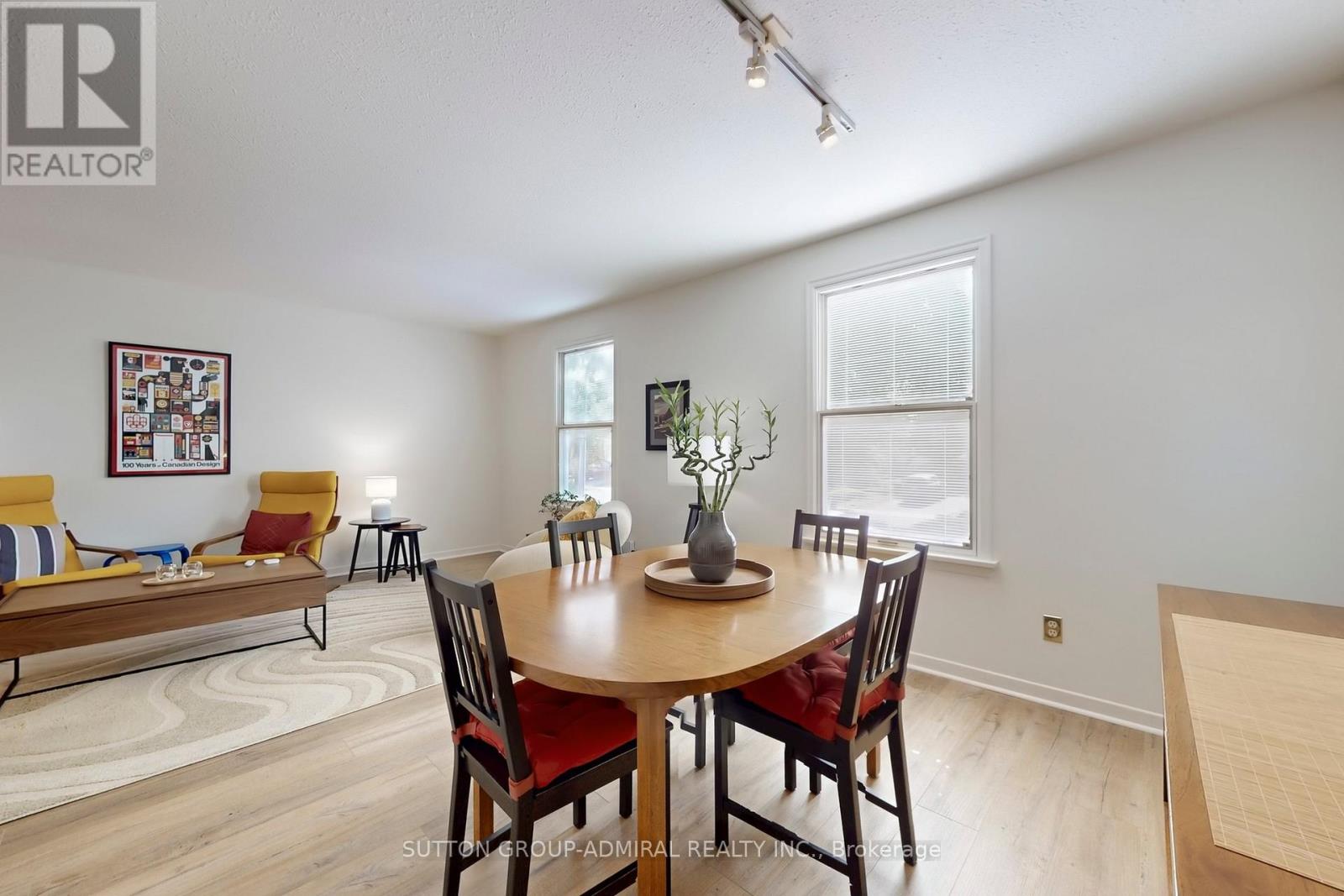 46 Merrylynn Drive, Richmond Hill, Ontario  L4C 5A9 - Photo 7 - N12478940