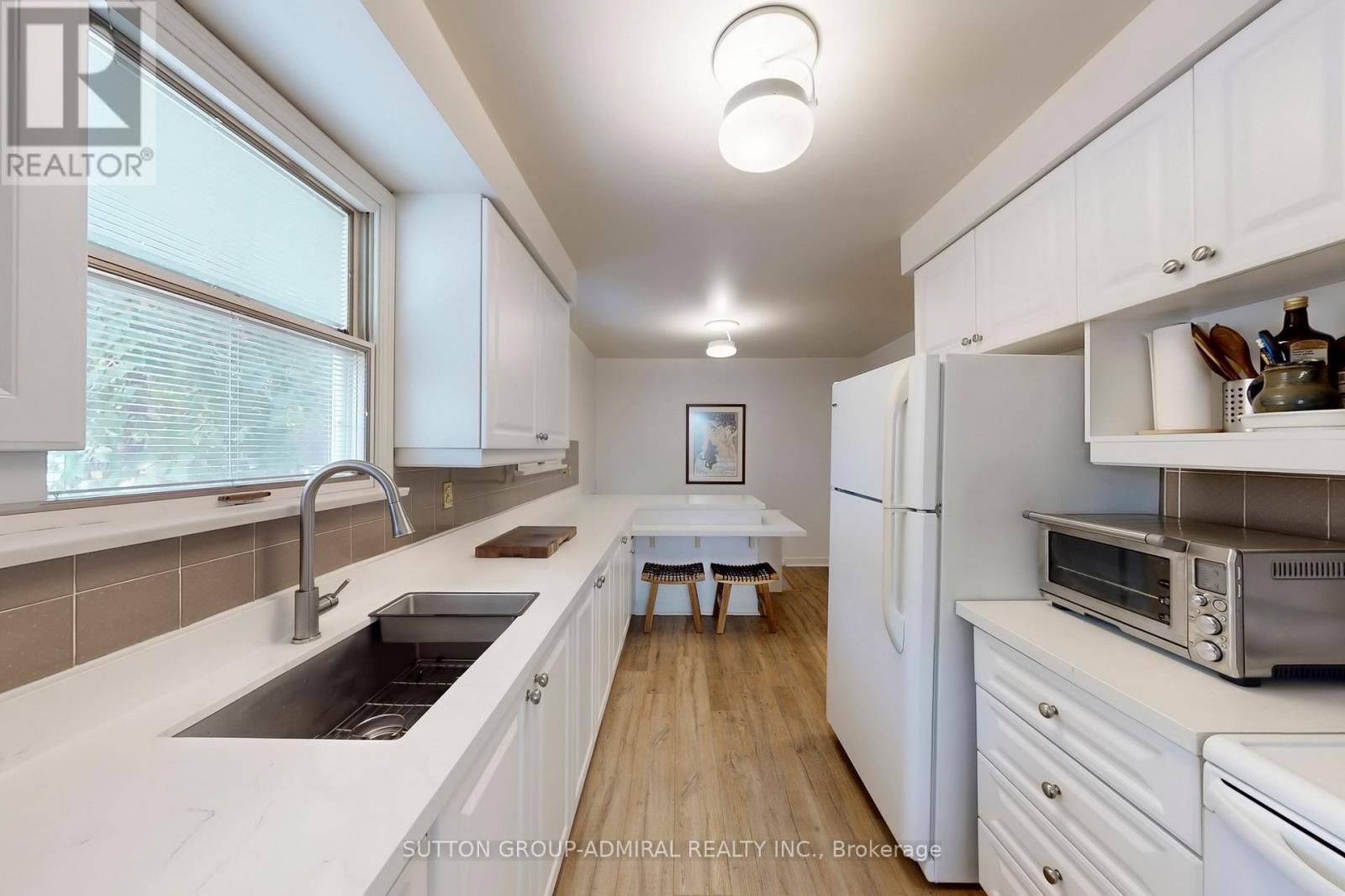 46 Merrylynn Drive, Richmond Hill, Ontario  L4C 5A9 - Photo 8 - N12478940