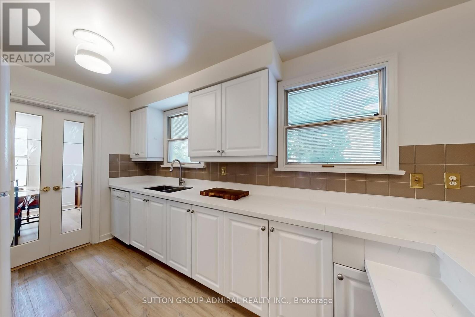 46 Merrylynn Drive, Richmond Hill, Ontario  L4C 5A9 - Photo 9 - N12478940