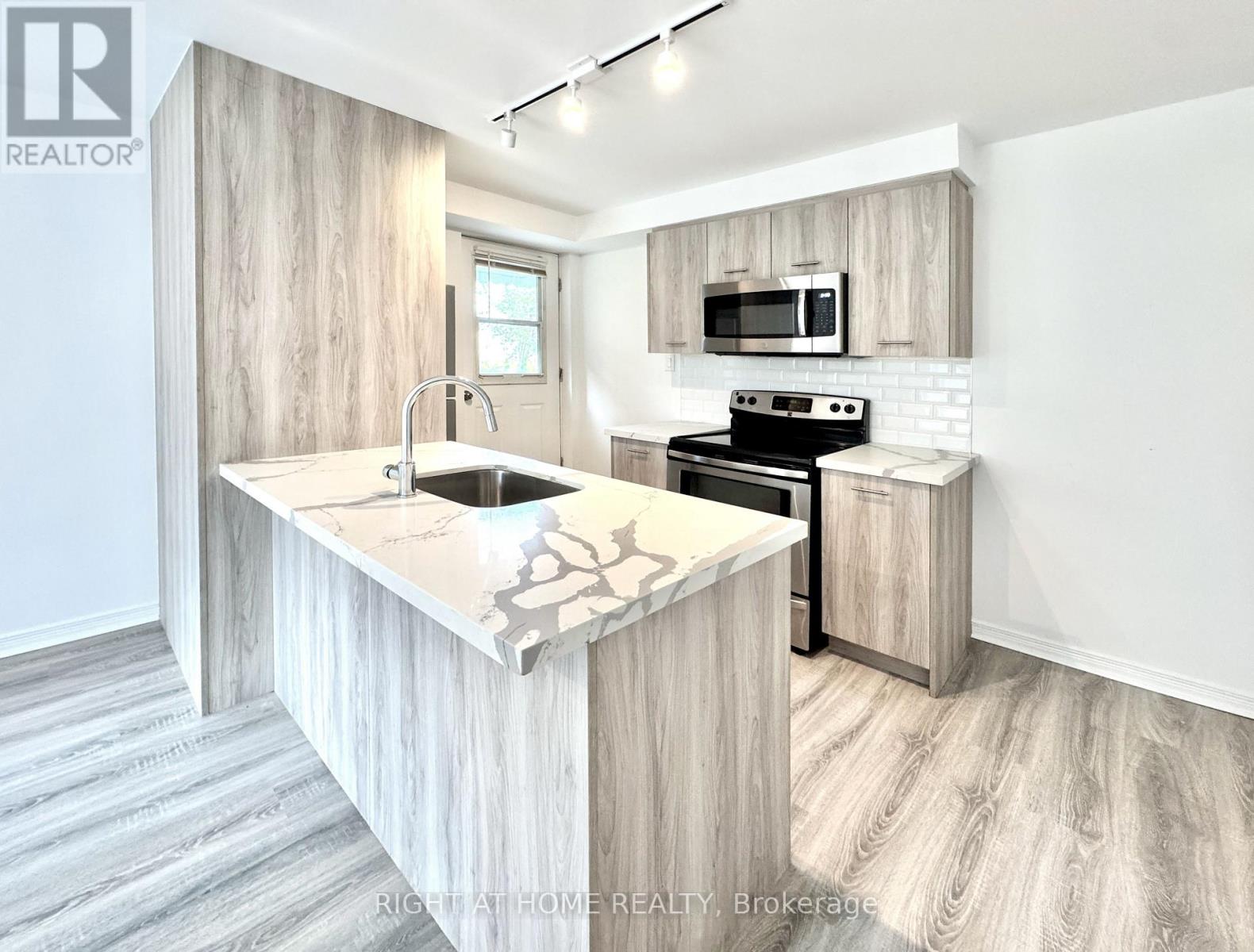 A - 469 QUEEN STREET, Newmarket, Ontario