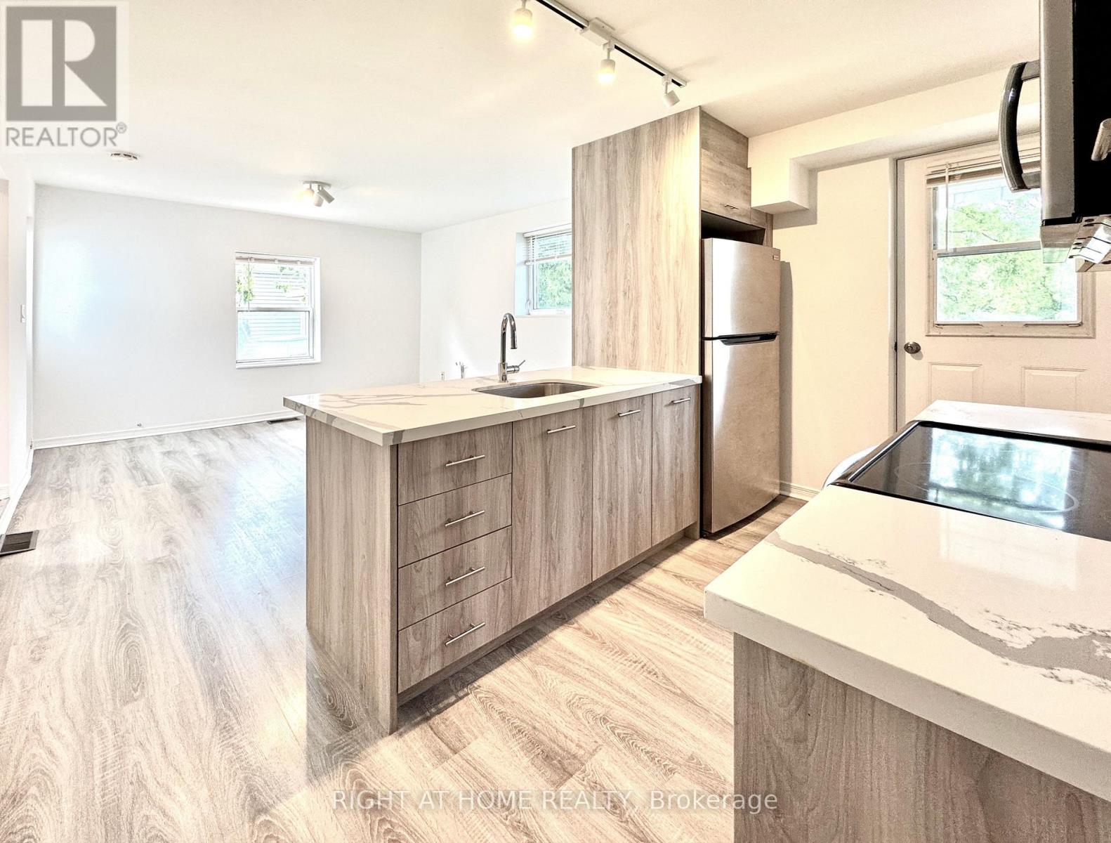 A - 469 Queen Street, Newmarket, Ontario  L3Y 2H3 - Photo 5 - N12478966