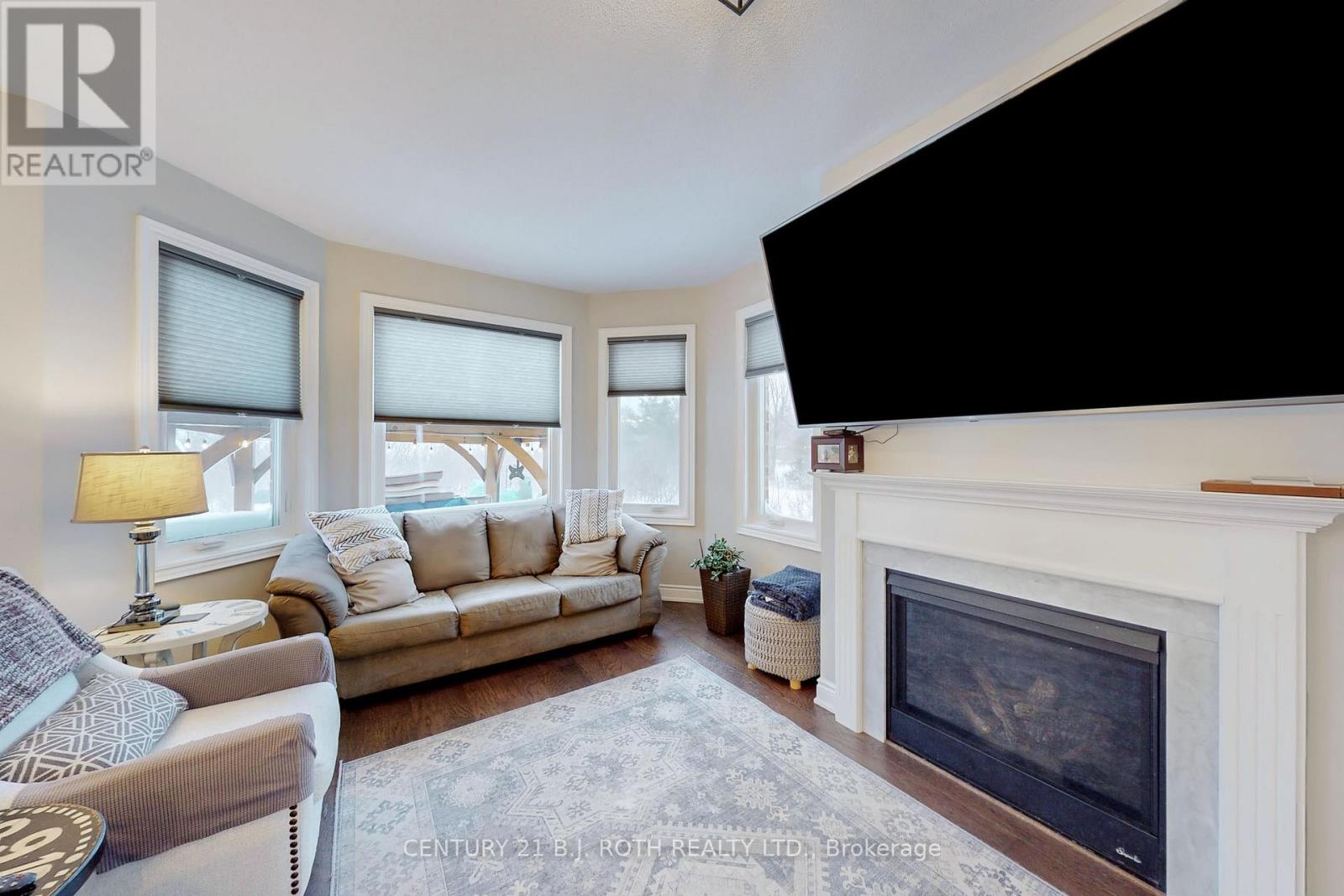 157 Mary Street, Clearview, Ontario  L0M 1G0 - Photo 4 - S12479035