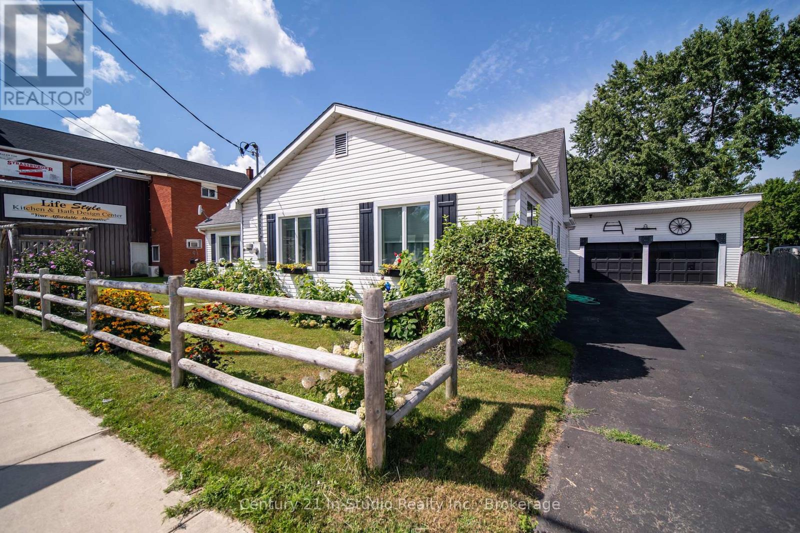 492 Bruce Street, South Bruce Peninsula, Ontario  N0H 1P0 - Photo 1 - X12479096