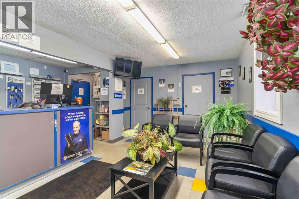 8102 Manning Avenue, Fort Mcmurray, Alberta  T9H 1V7 - Photo 2 - A2266278