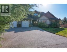 5005 BAY ROAD, Sechelt, British Columbia