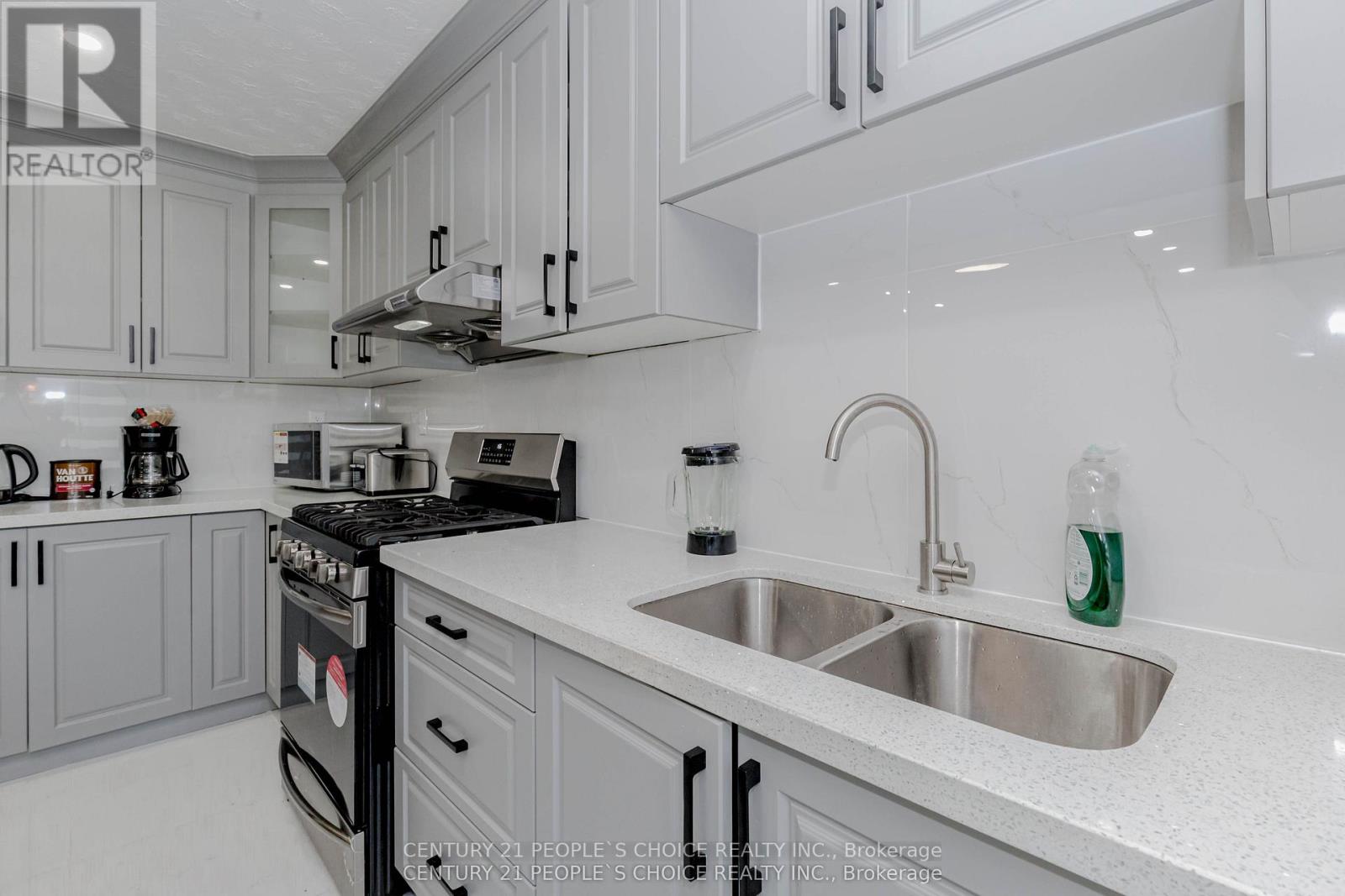 215 Jeffcoat Drive, Toronto, Ontario  M9W 3E2 - Photo 11 - W12478929
