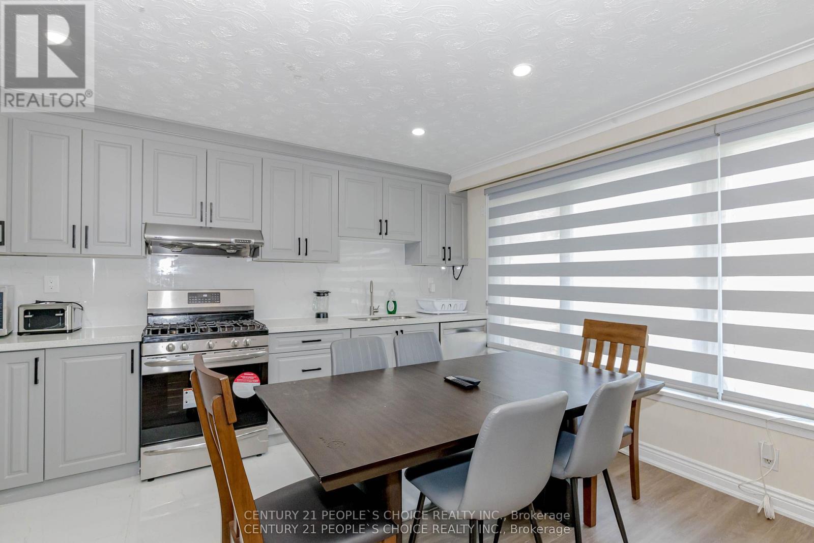 215 Jeffcoat Drive, Toronto, Ontario  M9W 3E2 - Photo 9 - W12478929