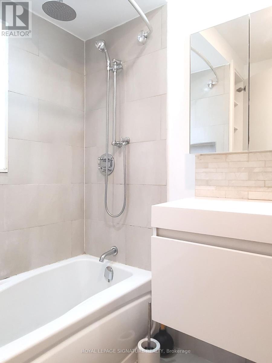 1 Maynard Avenue S, Toronto, Ontario  M6K 2Z7 - Photo 8 - W12478930