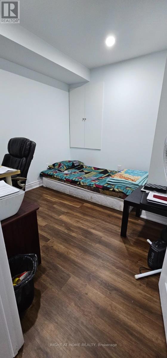28 Herrick Drive, Brampton, Ontario  L7A 5G2 - Photo 4 - W12479004