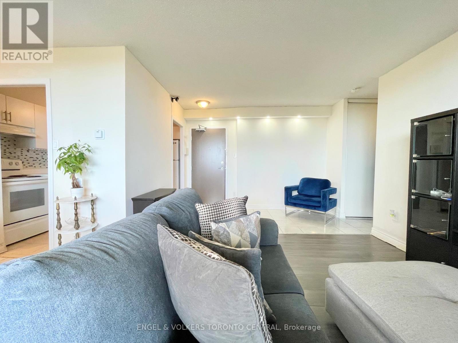 1003 - 3390 Weston Road, Toronto, Ontario  M9M 2X3 - Photo 4 - W12479012