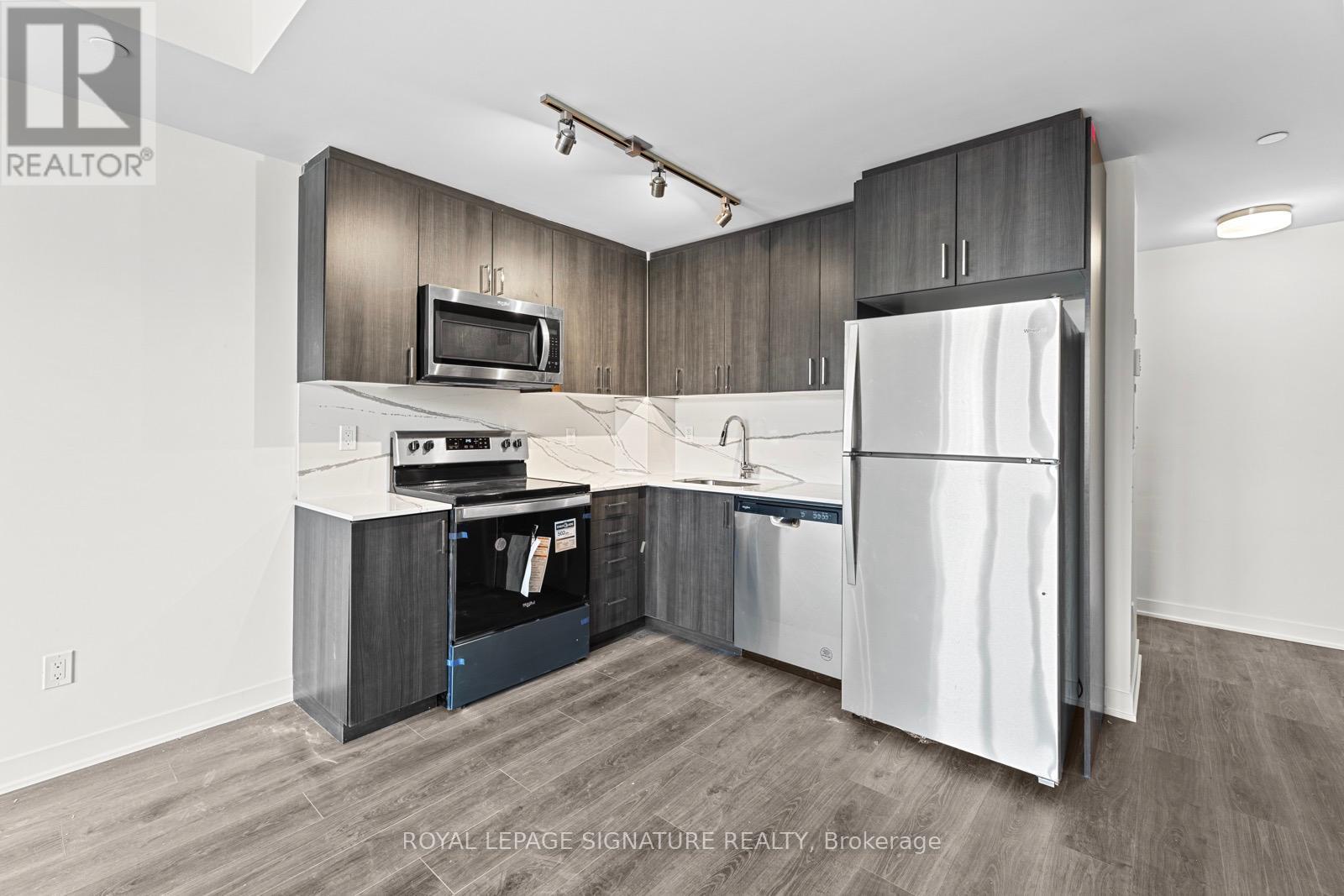 11 - 4035 Hickory Drive, Mississauga, Ontario  L4W 1L1 - Photo 2 - W12479030