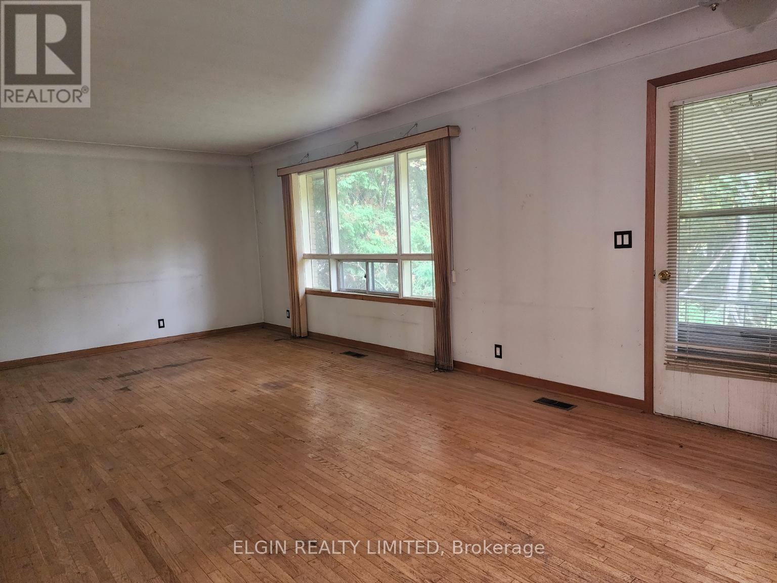 10 Vineden Drive, Central Elgin, Ontario  N5P 2M6 - Photo 4 - X12479082