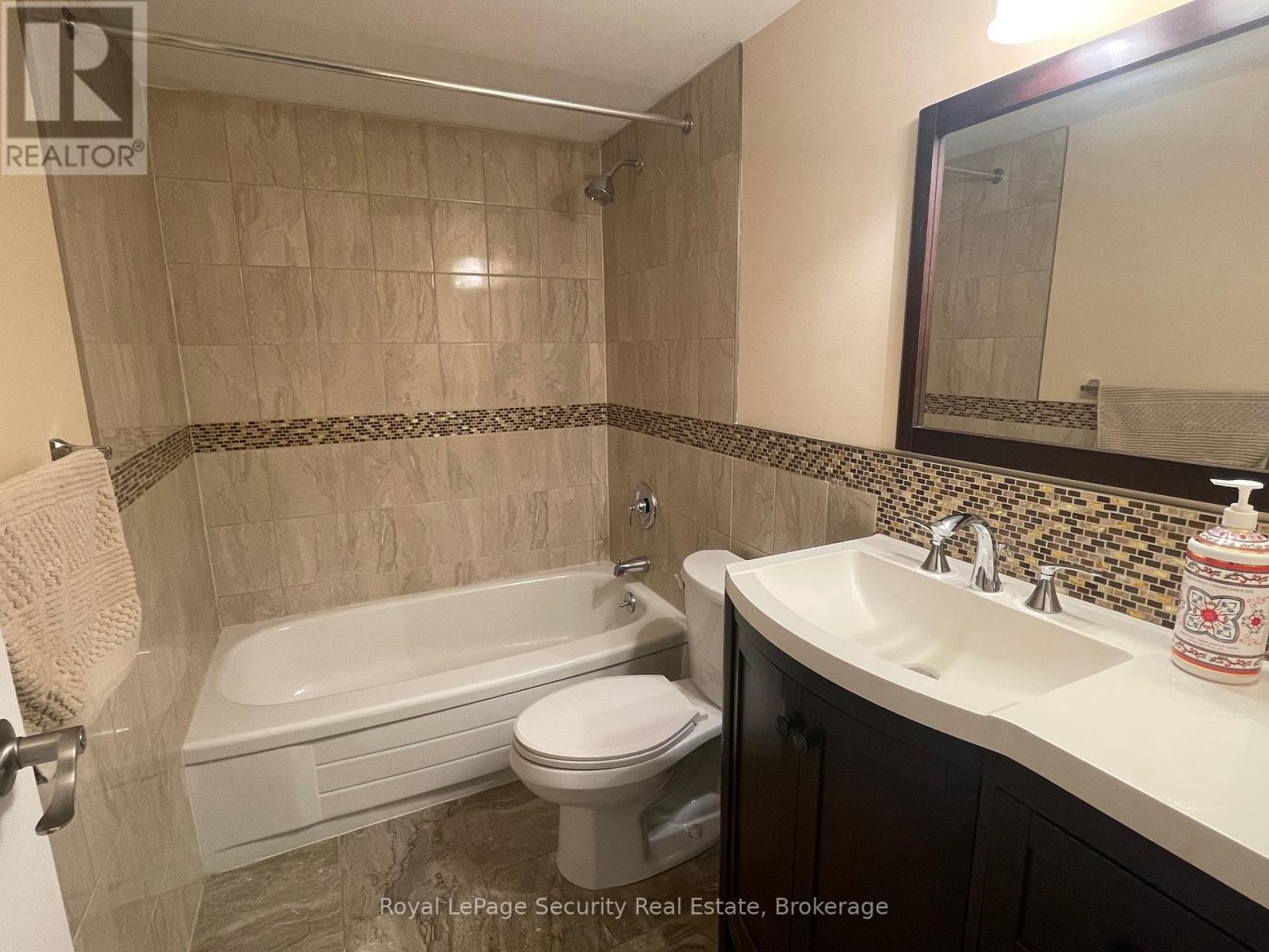 805 - 2556 Argyle Road, Mississauga (Cooksville), Ontario  L5B 2H6 - Photo 14 - W12470322