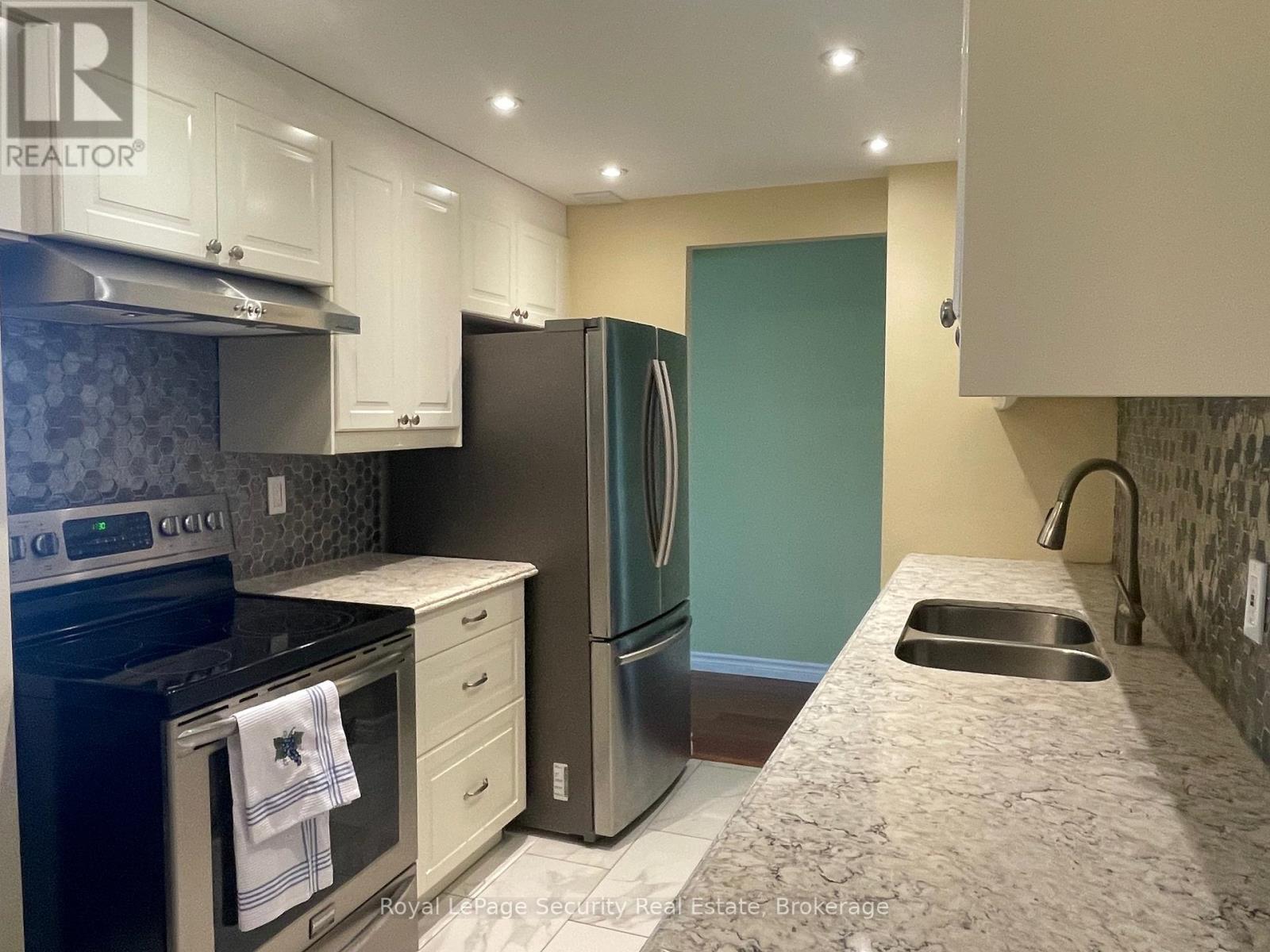 805 - 2556 Argyle Road, Mississauga (Cooksville), Ontario  L5B 2H6 - Photo 4 - W12470322