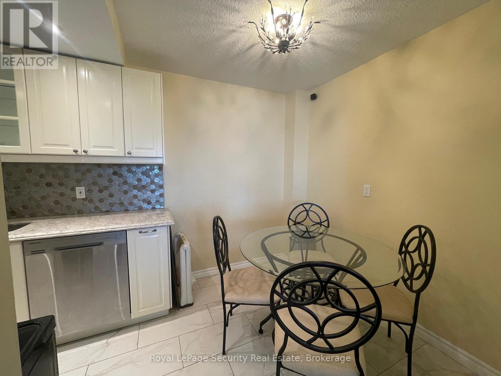 805 - 2556 Argyle Road, Mississauga (Cooksville), Ontario  L5B 2H6 - Photo 6 - W12470322