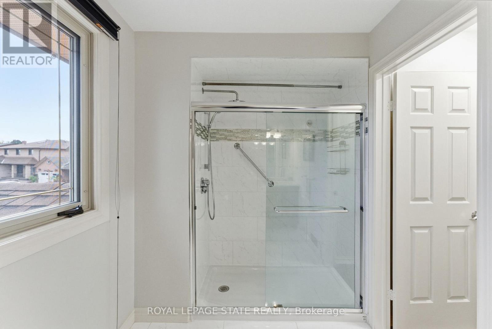 20 Vega Crescent, Hamilton, Ontario  L8E 4S7 - Photo 12 - X12478955