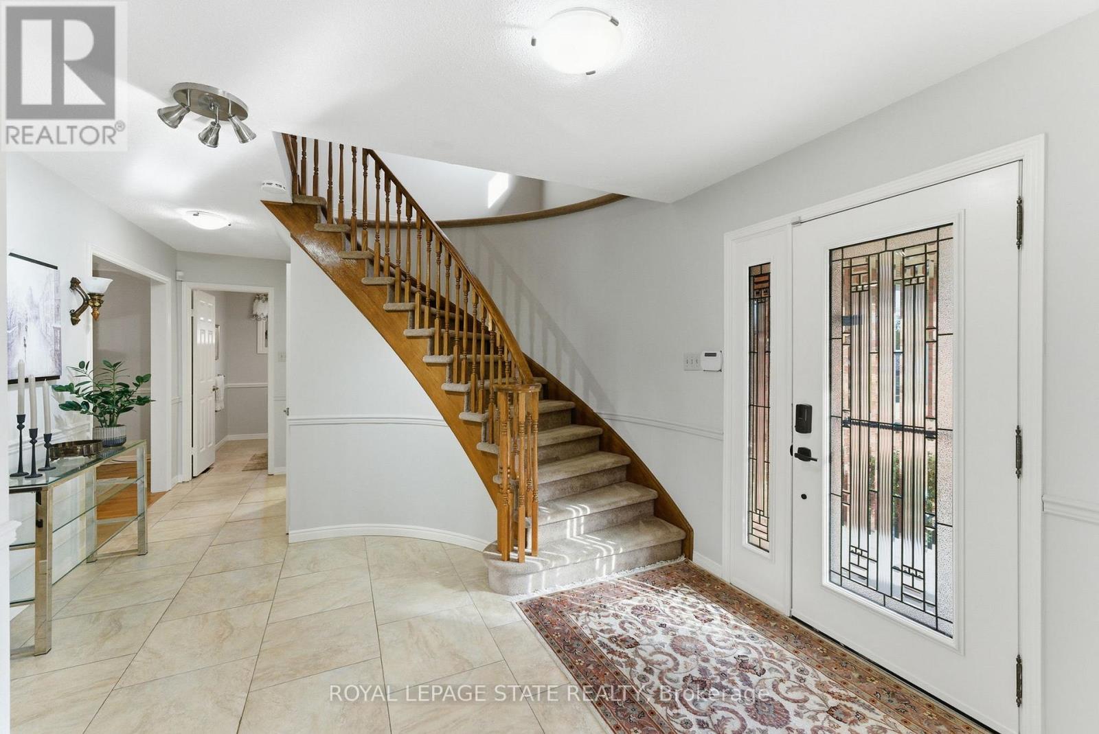 20 Vega Crescent, Hamilton, Ontario  L8E 4S7 - Photo 2 - X12478955