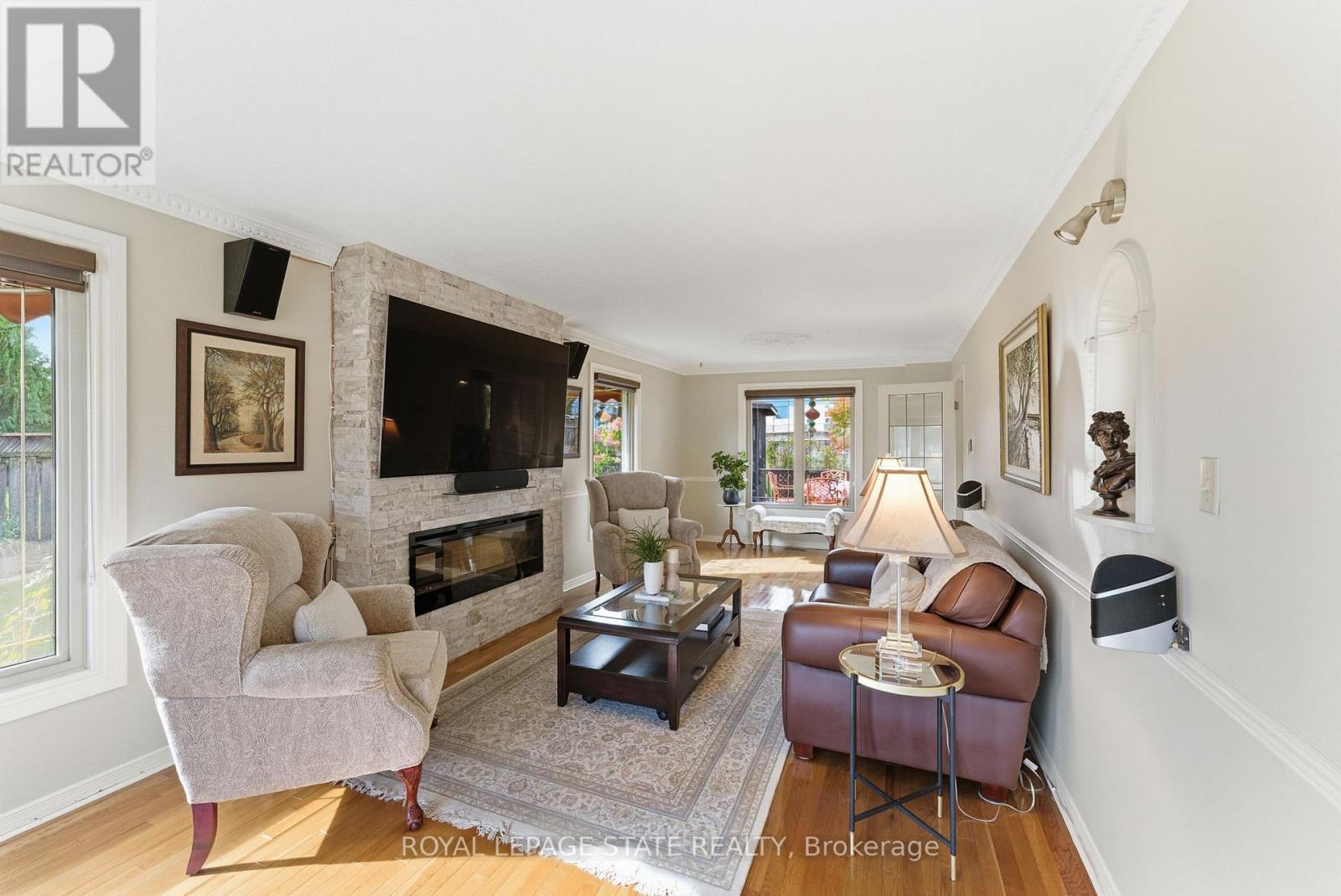 20 Vega Crescent, Hamilton, Ontario  L8E 4S7 - Photo 3 - X12478955