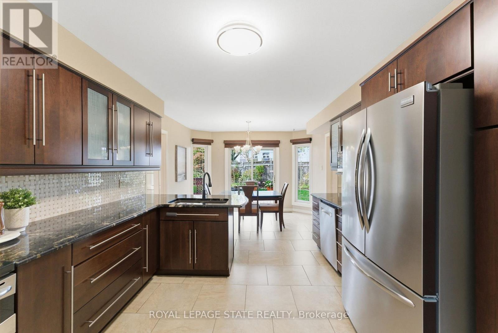 20 Vega Crescent, Hamilton, Ontario  L8E 4S7 - Photo 4 - X12478955