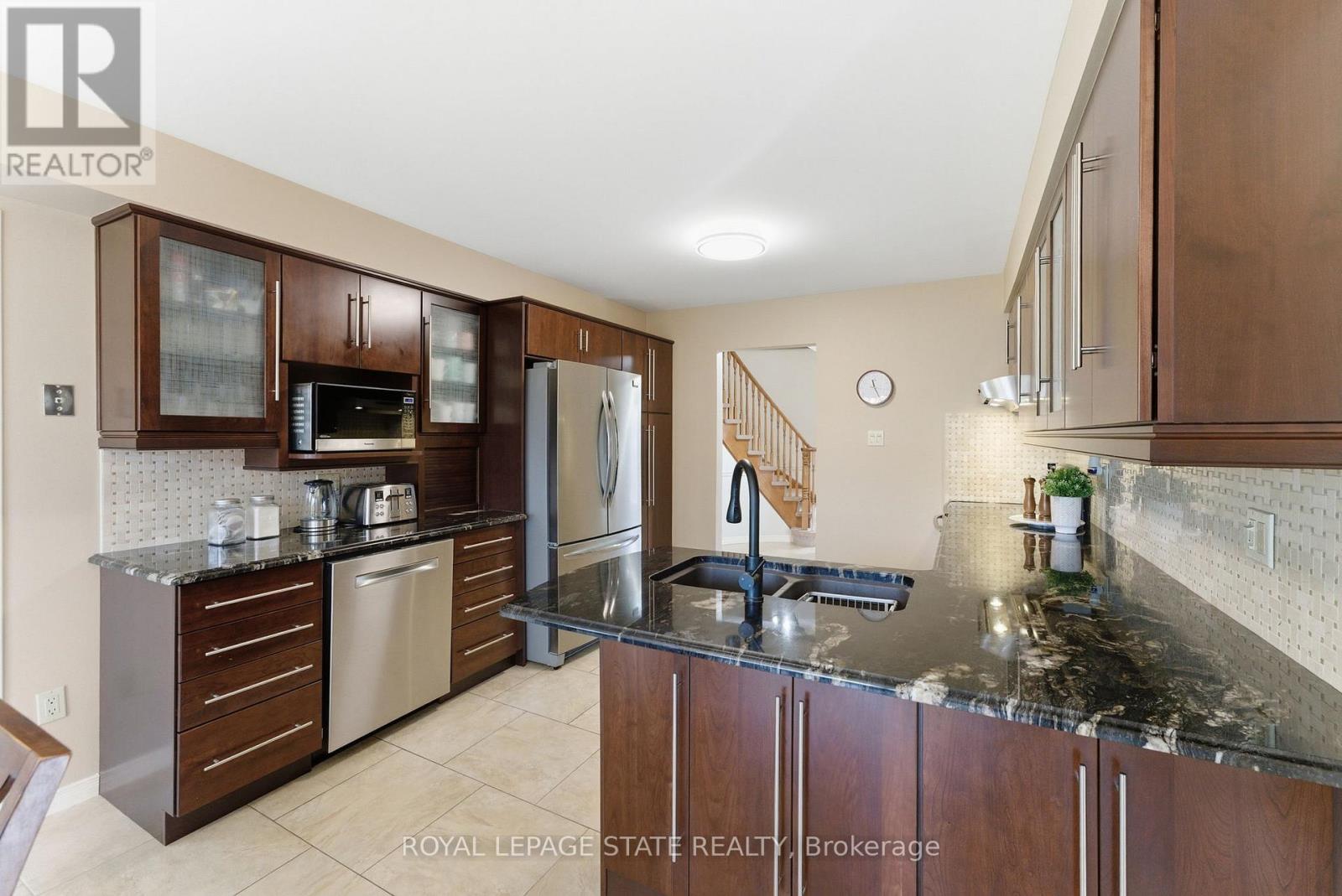 20 Vega Crescent, Hamilton, Ontario  L8E 4S7 - Photo 5 - X12478955