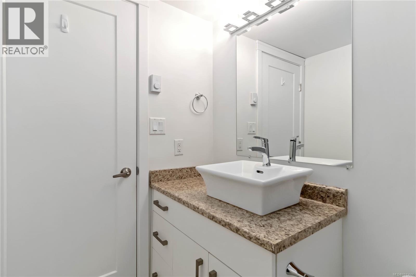 102 894 Vernon Ave, Saanich, British Columbia  V8X 2W6 - Photo 24 - 1013666