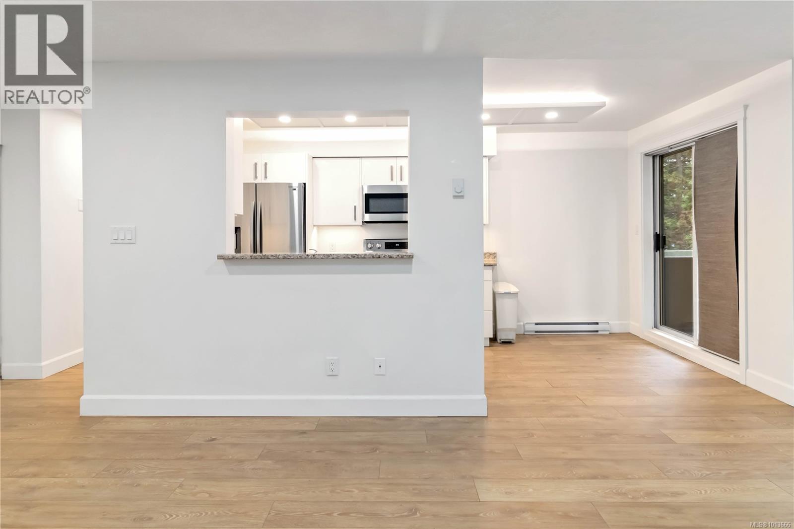 102 894 Vernon Ave, Saanich, British Columbia  V8X 2W6 - Photo 14 - 1013666