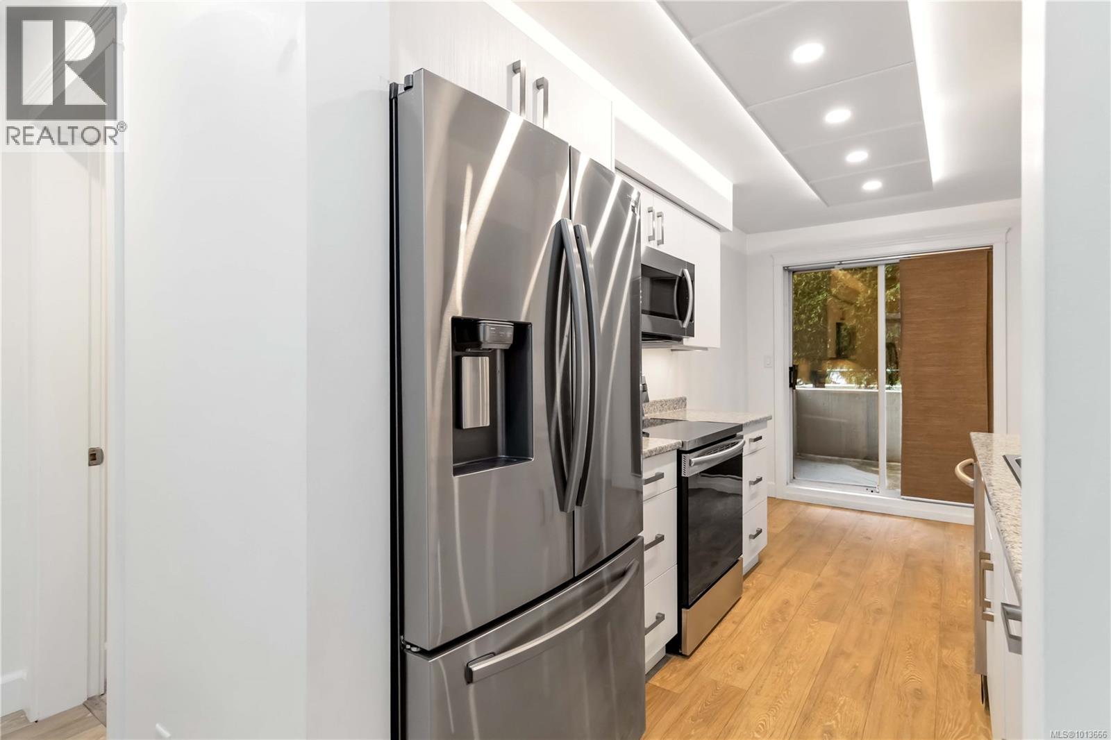 102 894 Vernon Ave, Saanich, British Columbia  V8X 2W6 - Photo 18 - 1013666