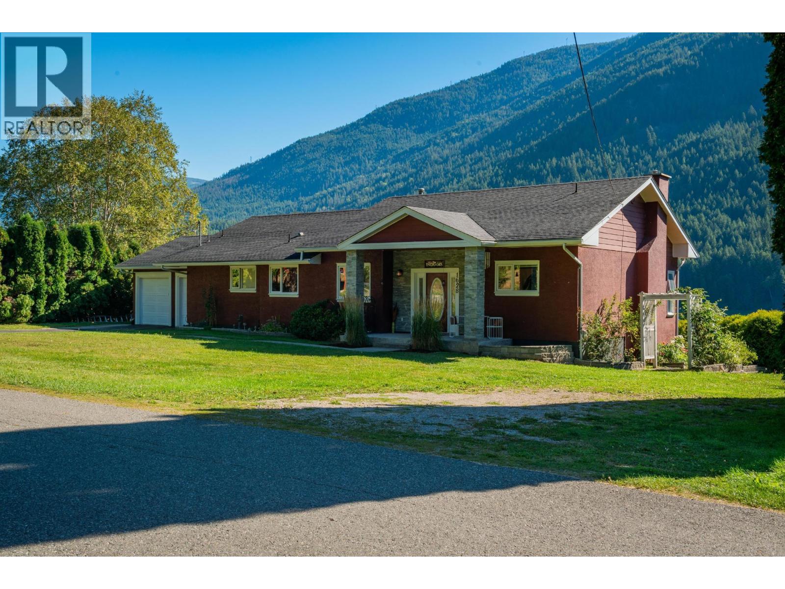 1628 THRUMS Road, Castlegar, British Columbia
