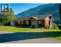 1628 THRUMS Road, castlegar, British Columbia