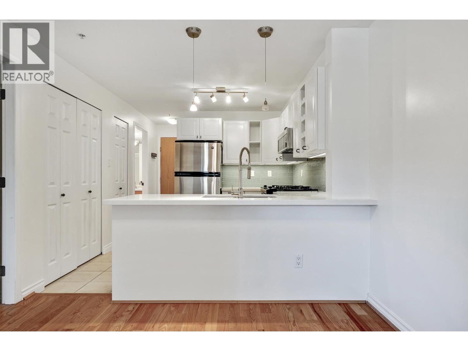 302 2741 E Hastings Street, Vancouver, British Columbia  V5K 1Z8 - Photo 4 - R3061395