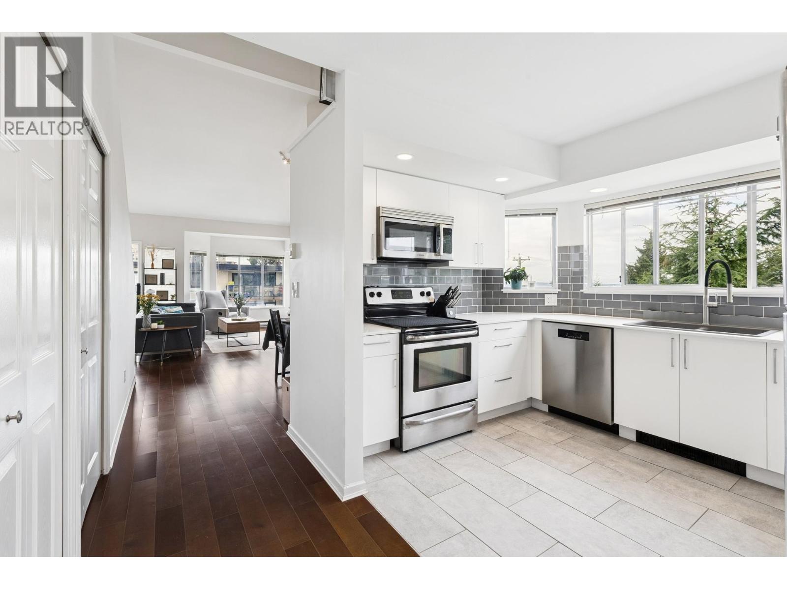 303 131 W 20th Street, North Vancouver, British Columbia  V7M 1Y2 - Photo 11 - R3061413