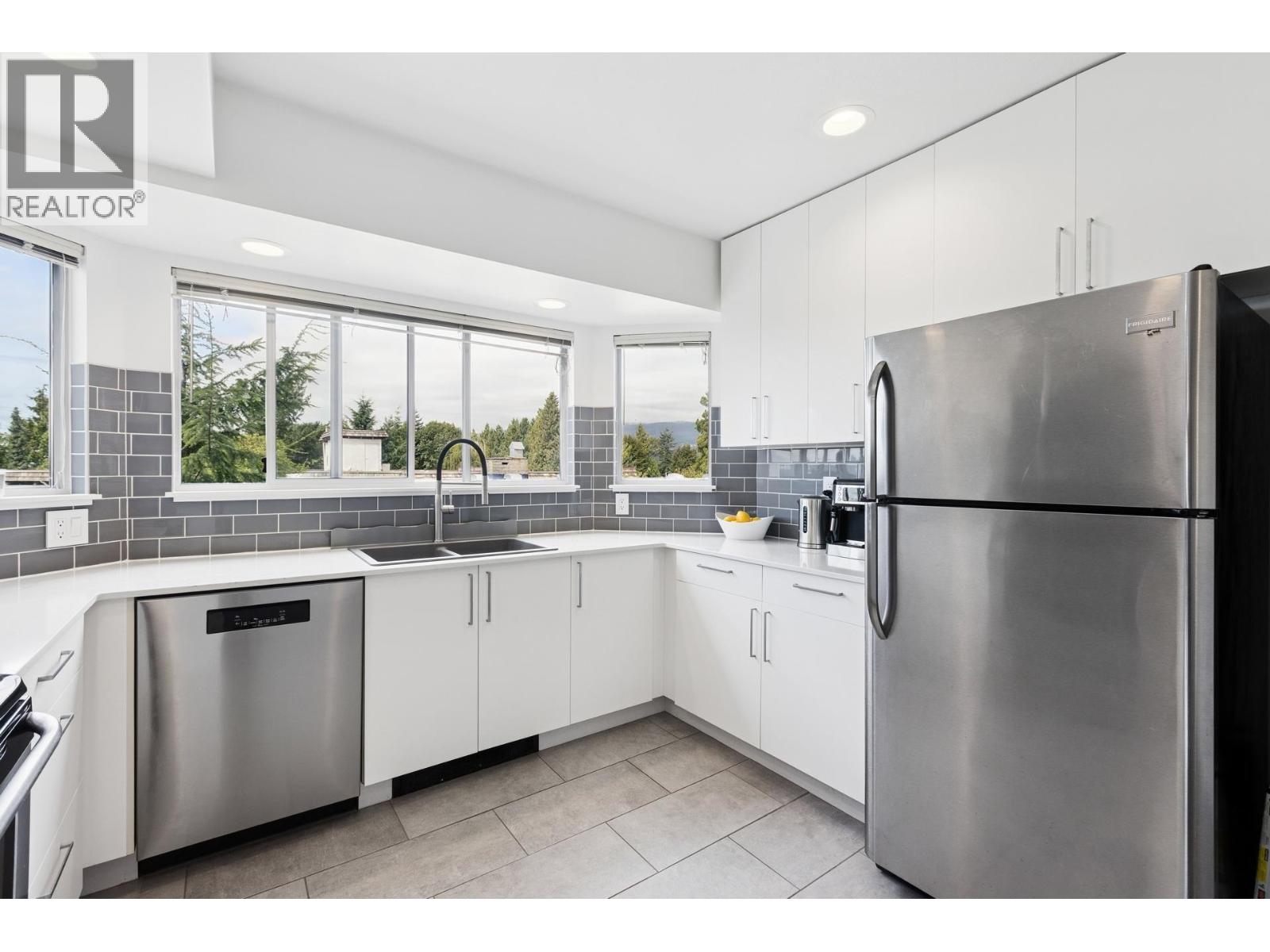 303 131 W 20th Street, North Vancouver, British Columbia  V7M 1Y2 - Photo 13 - R3061413