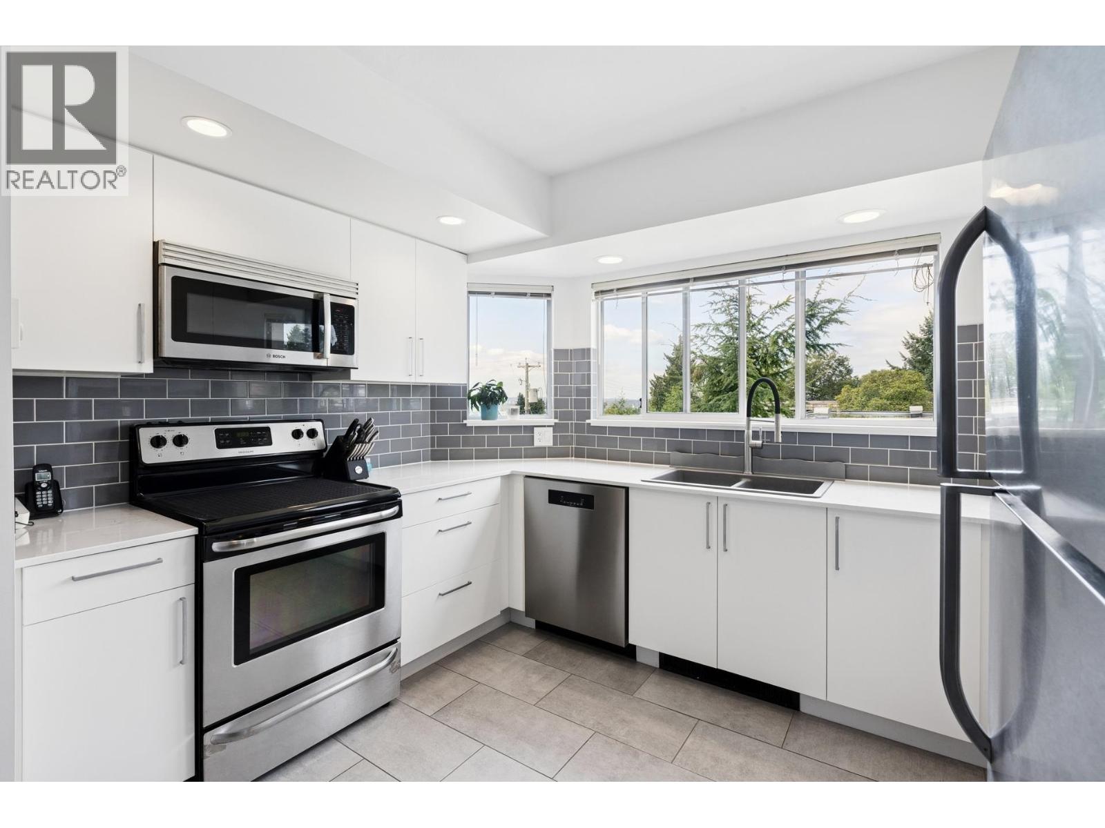 303 131 W 20th Street, North Vancouver, British Columbia  V7M 1Y2 - Photo 14 - R3061413