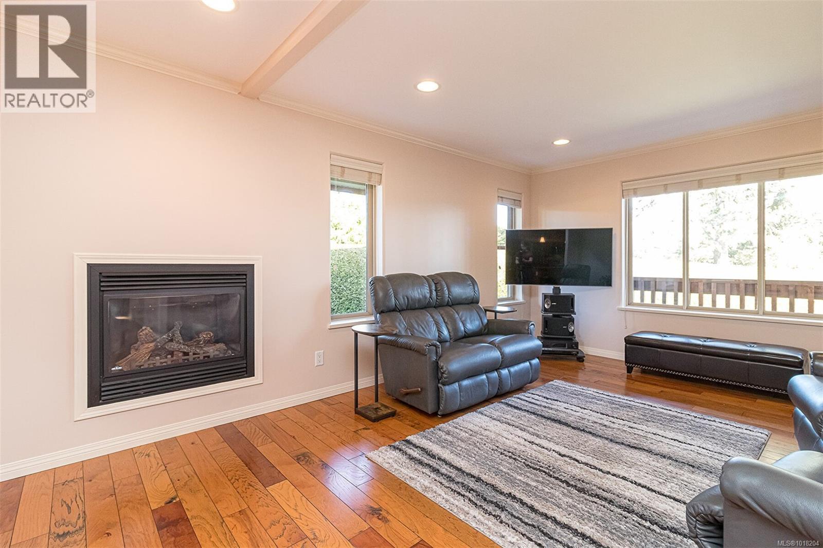 1747 Whiffin Spit Rd, Sooke, British Columbia  V9Z 0T9 - Photo 9 - 1018204