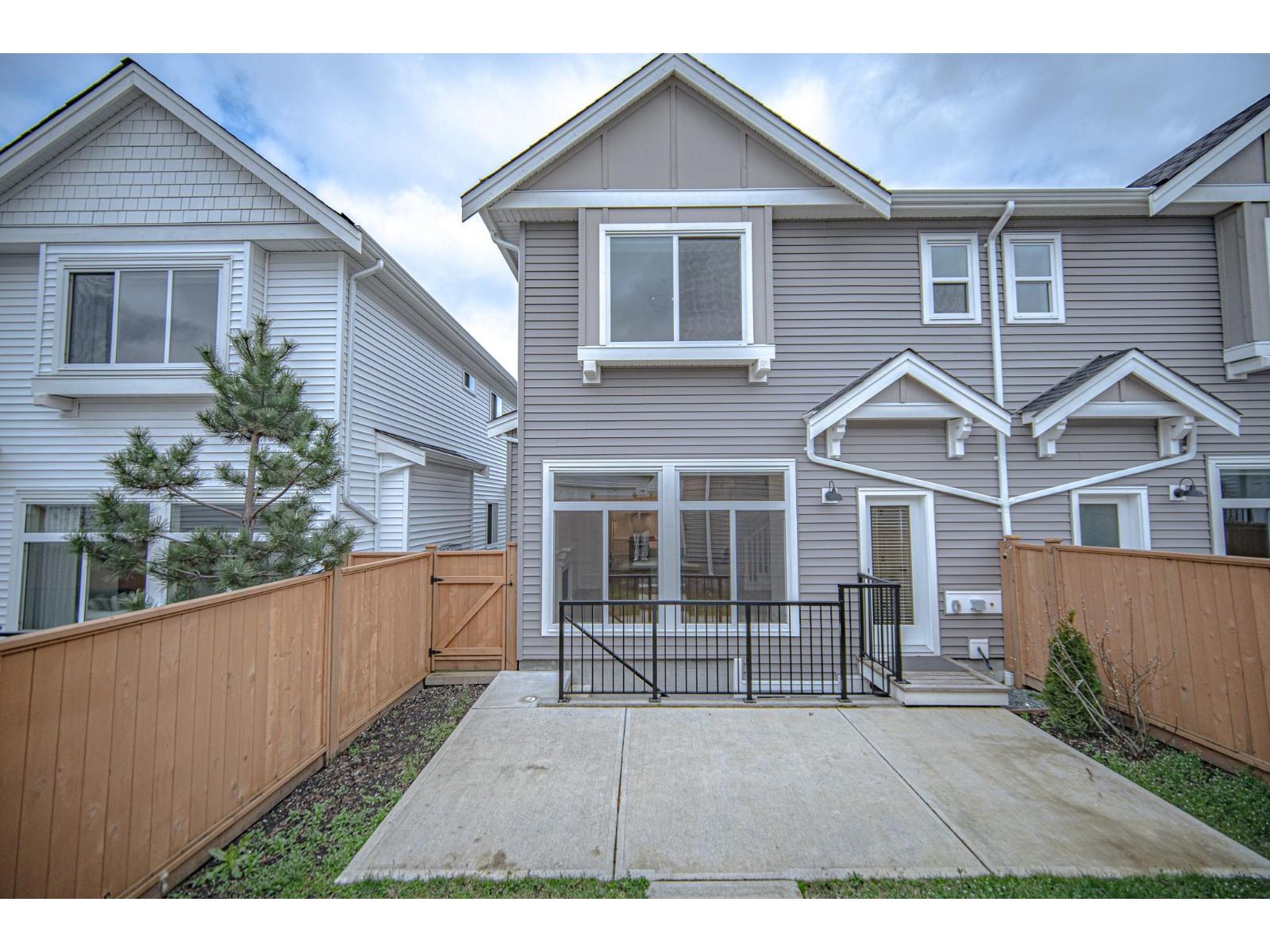 19802 75a Avenue, Langley, British Columbia  V2Y 5K3 - Photo 3 - R3061429