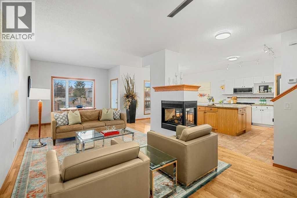 Property at 116 Sunlake Gardens SE image 3